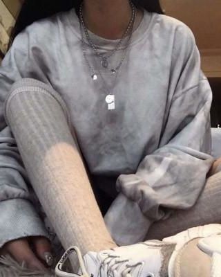 《她是男主白月光（快穿）》作者：发电姬