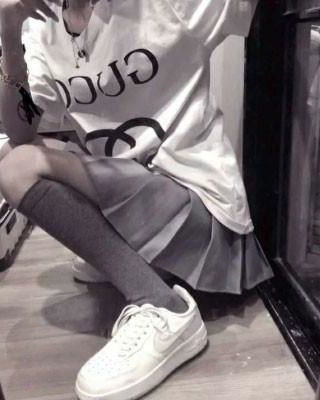 《成为清冷王妃的朱砂痣》作者：不赊月