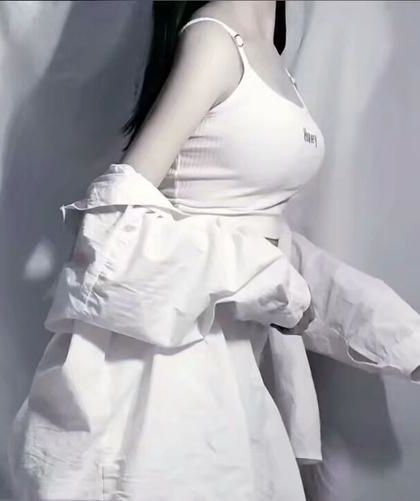 《小哭包黏上了死对头》